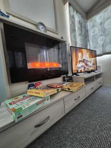 3 Bedroom Caravan with Sun Deck & Parking
