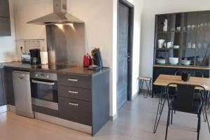 Beautiful modern 4-star apartment with swimming pool and Wi-Fi