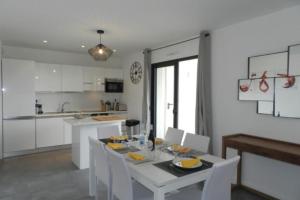 Superb two-bedroom apartment with golf course views - Marina