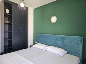 Christine Sunny Corne 004