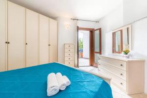 Cozy veranda retreat near Budoni