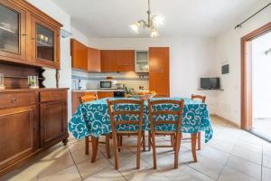 Cozy veranda retreat near Budoni