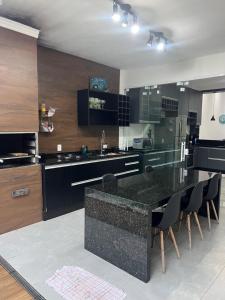 Linda casa a 100 metros da praia!