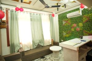 Hotel Rudra Rudra Inn Near Kashi Vishwanath temple