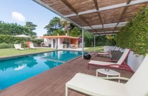 Luxurious Villa Orange Charm Privacy, Comfort, and Scenic Beauty