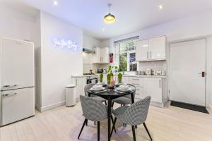 The Pawfect Bakewell Haven - Hot tub - Sleeps 7