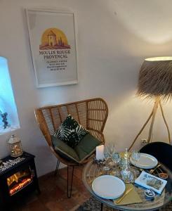 Moulin Rouge Provençal Suite Premium avec jacuzzi extérieur