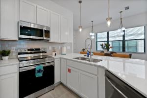 New 5BR Villa Near Disney I Resort Lazy River