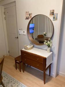 Will U stay in Yeouido, Singil