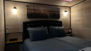 Melnā kalna kamene, sauna iekļauta cenā