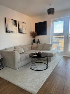 2 Bed apartment- Laindon