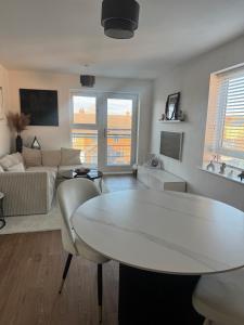 2 Bed apartment- Laindon