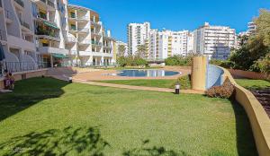 Spring i1 by the Pool