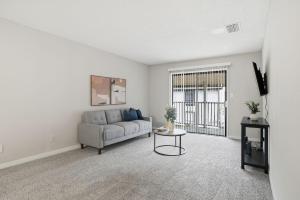 Stylish unit with smart layout & light