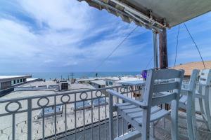 Ocean View Penthouse 2 Bdrm 2 Bath w garage 2 Blocks to sand