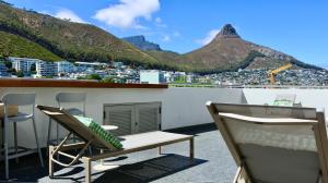 Luxury Sea Point Living Rooftop Pool