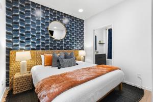 Upscale Riverview Condo with Garage plus Walk to Downtown