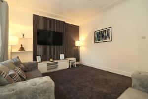 Modern 2 Bedroom Cottage Flat