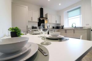 Modern 2 Bedroom Cottage Flat