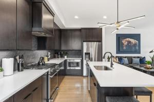 City View Home Only 1 mile to Downtown with Garage and Rooftop