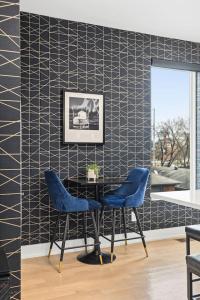 City View Home Only 1 mile to Downtown with Garage and Rooftop