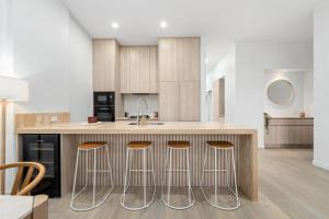Dune Designer 2 Bedroom Apartment with River Views Parking Pool