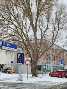 Rezydencja Kapitańska 14 przy porcie z widokiem na morze