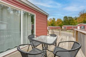 Cozy Cassopolis Retreat on Little Fish Lake!