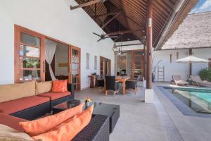 Sungai Raja Tropical 4BR Beachfront Villa in Gerokgak Buleleng Bali