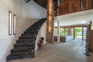 Sungai Raja Tropical 4BR Beachfront Villa in Gerokgak Buleleng Bali