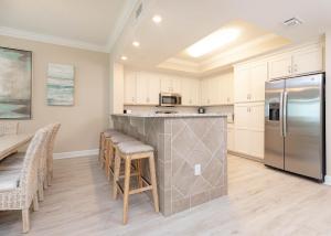 Phoenix Gulf Towers 703