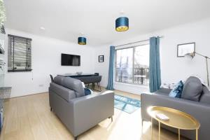 Bright 3 Bed Apt overlooking the Clyde SEC & Hydro