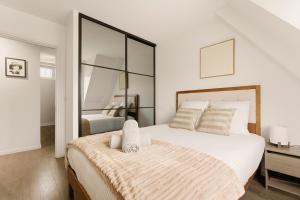 Ecrin Parisien Cosy & Chic Au pied des Champs Élysées 1 min