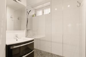 Ecrin Parisien Cosy & Chic Au pied des Champs Élysées 1 min