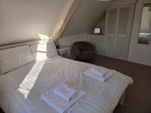 Two Bed First Floor Apartment in Village location