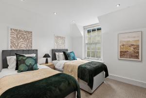 Stylish Roman Bath Abode - The Gatsby