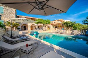 MY DALMATIA - Authentic villa Dumina with private heated pool and sauna