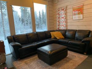 Private Lakefront Log Villa in Lapland with Sauna