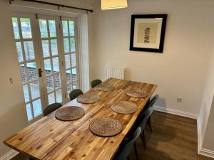 Great Parking and Spacious 3 Bedroom Home Andover