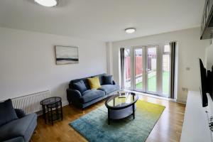 Spacious 5 Bedroom Home in Langley