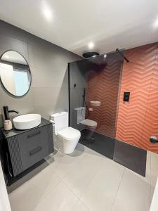 Beautiful 4-Bed Home - Gated Parking with EV Charging - Garden