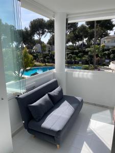 2 bedroom apt walking distance to the beach