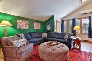 Eastwood Chalet - 4BR Killington Chalet | 4 Full Baths | Private Sauna & Hot Tub | Walk-Off Trail