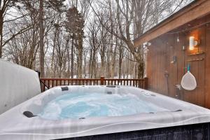 Eastwood Chalet - 4BR Killington Chalet | 4 Full Baths | Private Sauna & Hot Tub | Walk-Off Trail