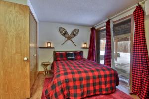 Eastwood Chalet - 4BR Killington Chalet | 4 Full Baths | Private Sauna & Hot Tub | Walk-Off Trail