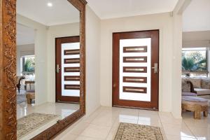 Luxe 4BR Family Haven Near Metro Shops Parks