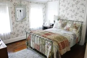 The Coolidge Corner Guest House: A Brookline Bed and Breakfast - Coolidge Corner