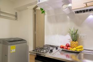 Bright New Boutique Apt, Fast WiFi, Great Location