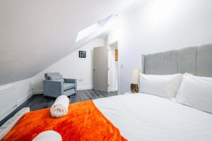 Modern 2BR Flat Steps from Cardiff Pubs & Town