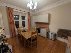 3 Bedroom villa attached to Host home free parking